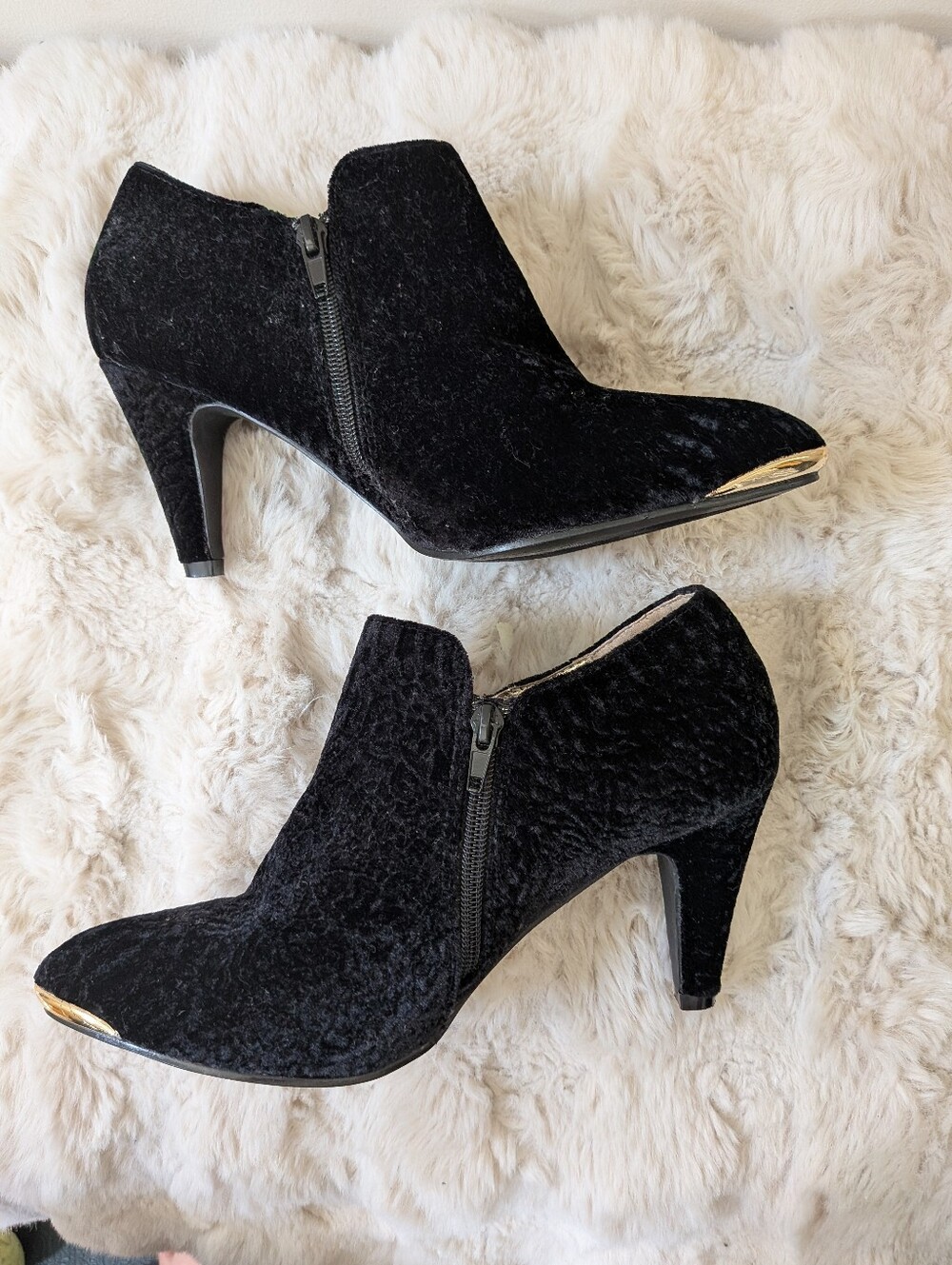 Bellini Grace Embossed Black Velvet Side-Zip Heeled Ankle Bootie Size 8 M